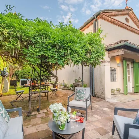 Romantic Retreat In A Restored Church Villa Lucca